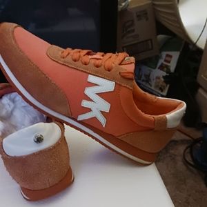 Michael Kors women's shoes size 9 but they fit like a size 8 they're made small